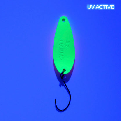 Fangenswert CHEAT 2.0 G EA02 Löffel, schwarze Oberfläche mit UV-Design, seitliche Ansicht, hochwertiges Küchenwerkzeug