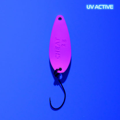Fangenswert CHEAT 2.0 g Löffel mit UV-Design, Blick auf die Rückseite, hochwertiges Angelzubehör von Fangenswert