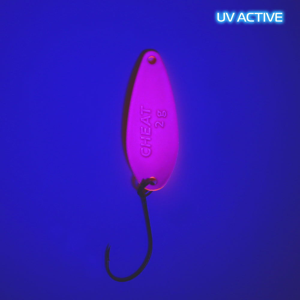 Fangenswert CHEAT 2.0 g Löffel von hinten, mit UV-Design auf der Rückseite, hochwertiges Angelzubehör