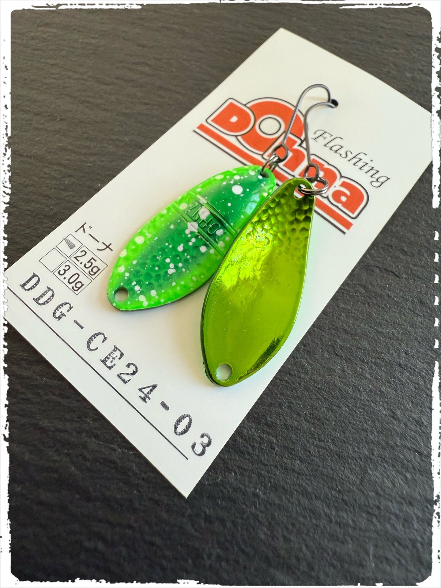 Angler´z System Antem Dohna Spoon DDG-CE24, silberfarbener Angelblei mit geschwungener Form auf weißem Hintergrund