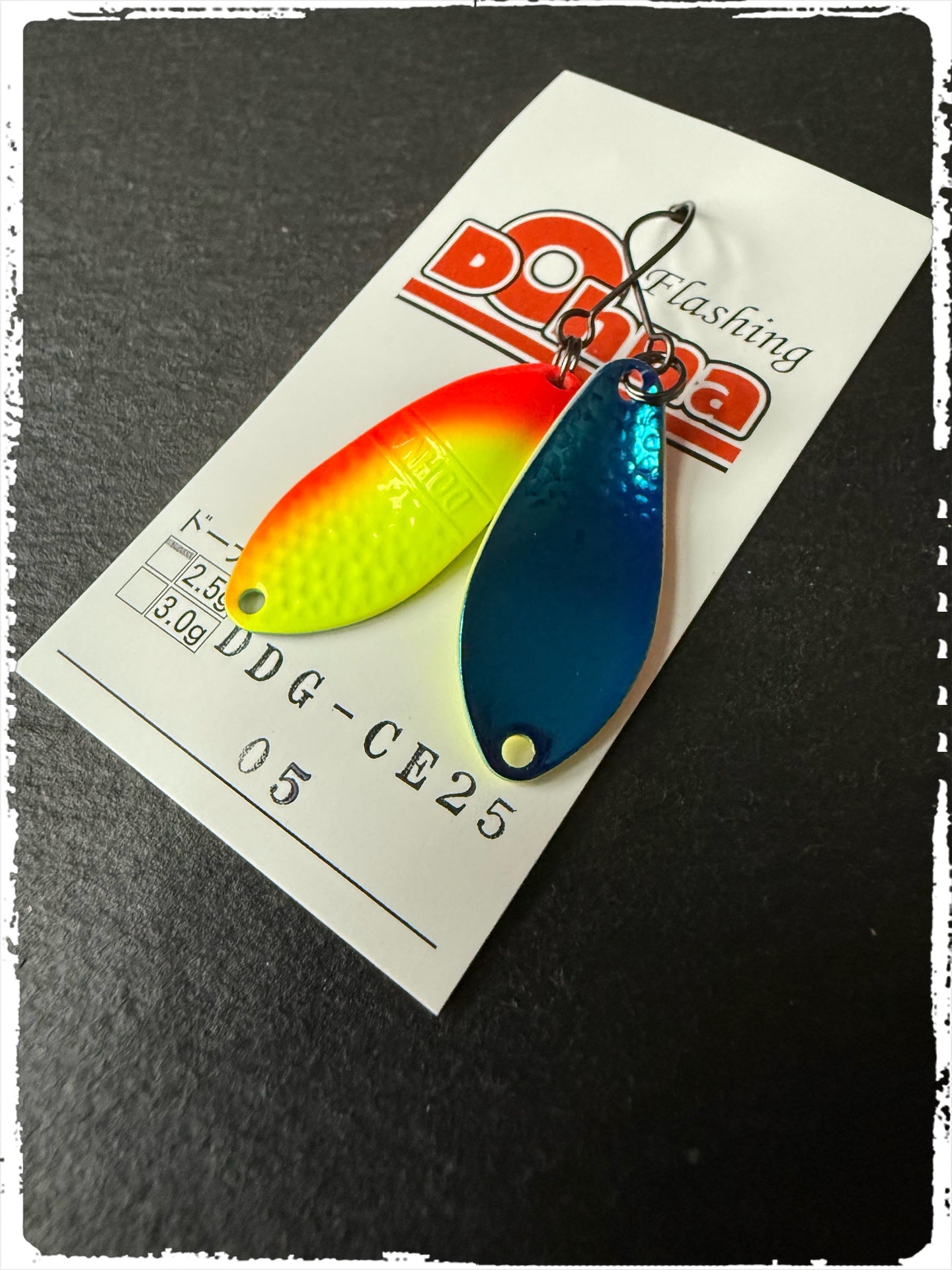 Angler´z System Antem Dohna DDG-CE25 #05 Angelblei, mit Spoon-Form, aus Metall, in natürlicher Umgebung, detailreiche Aufnahme