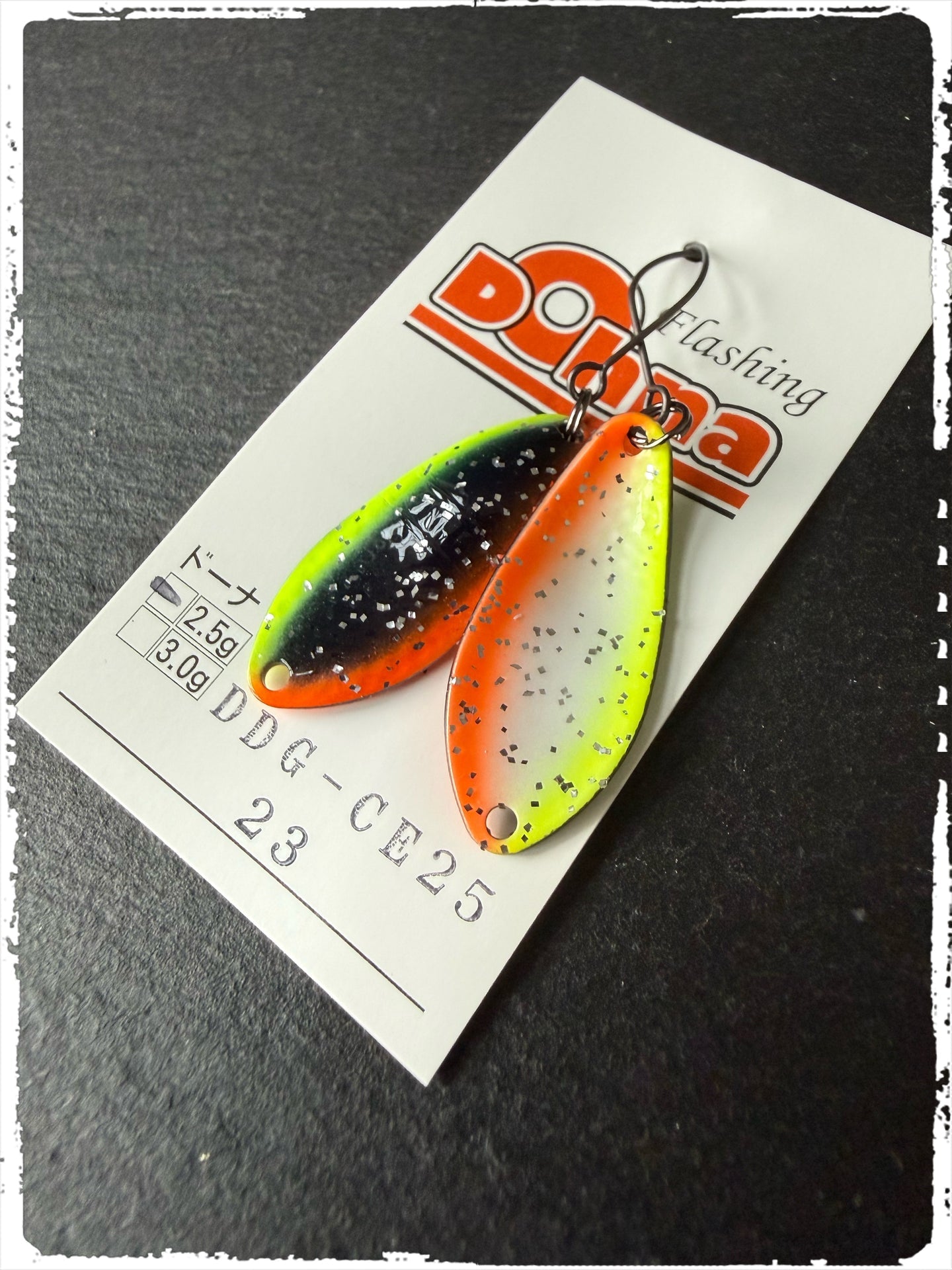 Angler´z System Antem Dohna Spoon DDG-CE25 #23, silberner Angelblei mit ergonomischer Form, auf einem weißen Hintergrund.