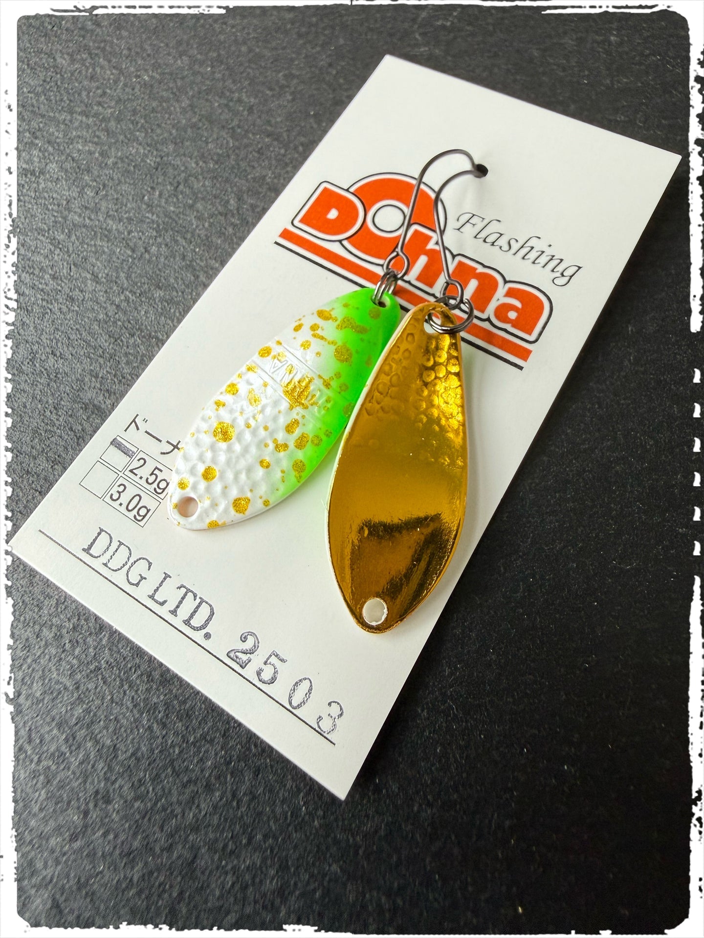 Angler´z System Antem Dohna-Ltd.2025 #03 Angelblei, silbern, mit gewölbter Form, für Angeln und Fischerei, auf weißem Hintergrund