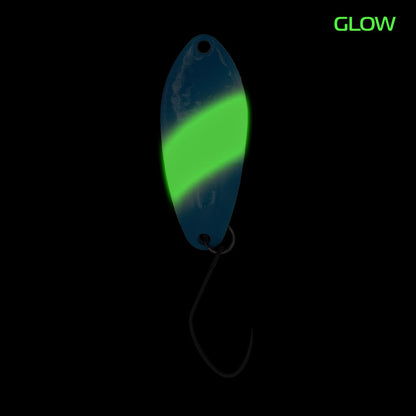 Angler´z System Antem Dohna EM26 Glow Angelhaken-Spoon, 25g, leuchtendes Angelzubehör, zeigt den glühenden Köder in der Hand.