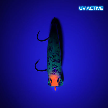 Fangenswert FAGO 40S EA06 UV Aktiv Wobbler für Forellen, bunter Köder mit UV-Aktivität, im Wasser schwimmend
