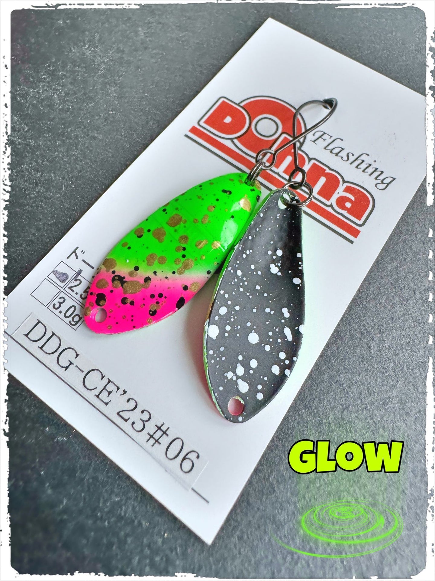 Silberner Angler´z System Antem Dohna Spoon Angeln mit schimmernder Oberfläche, Detailaufnahme des Köders