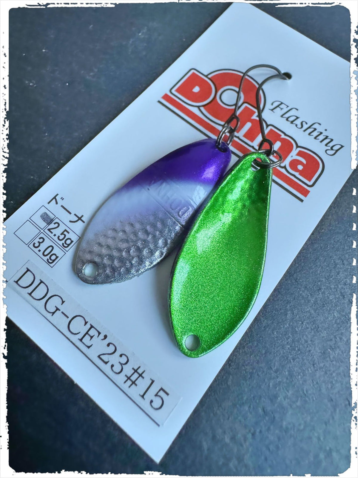 Silberner Angler´z System Antem Dohna DDG-CE23 #15 Angelblei, detailreiche Form, auf einem Angelhaken liegend