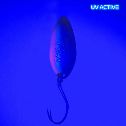 Fangenswert TAKT spoon with a sleek design, showcasing the UV back pattern in vibrant colors.