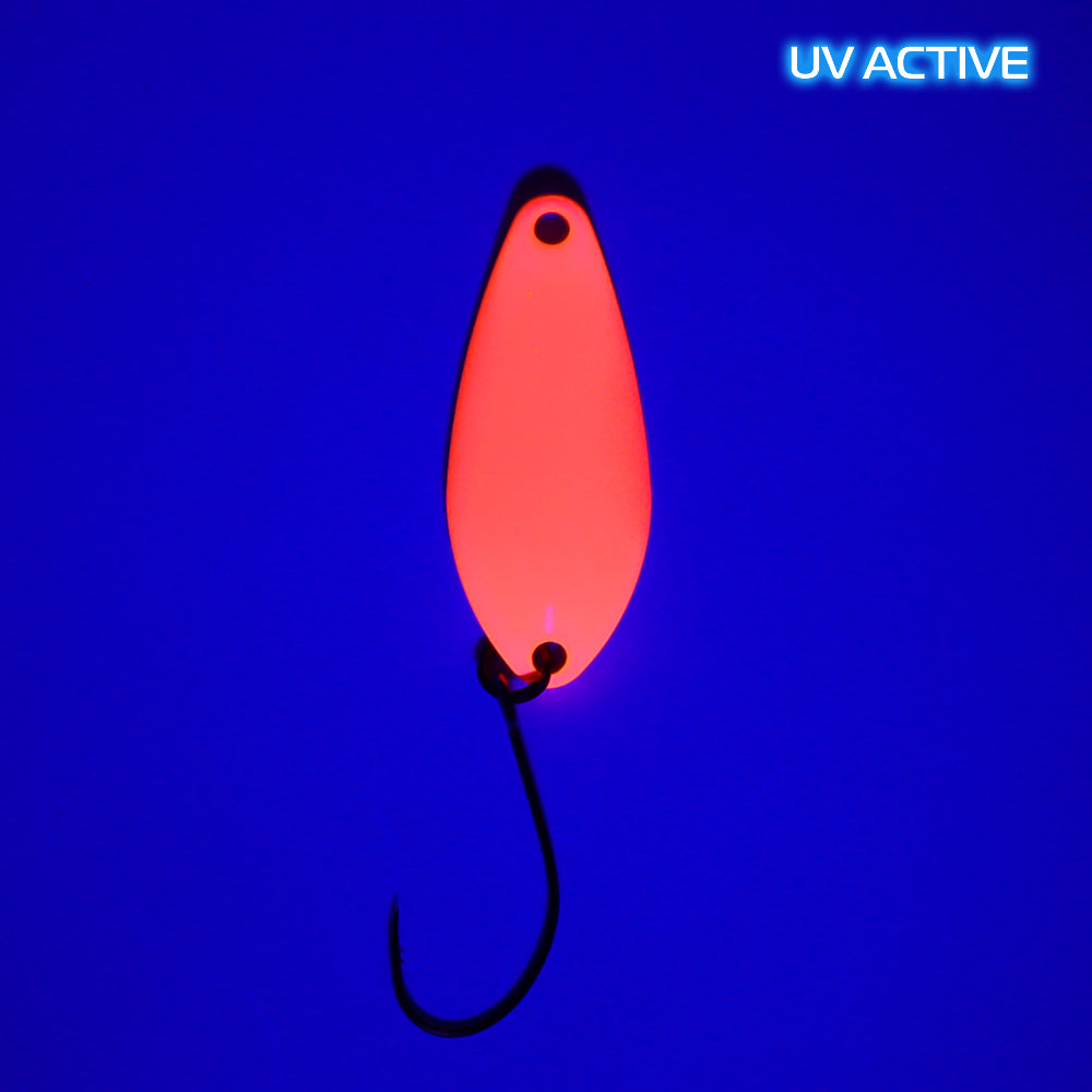 Fangenswert TAKT 2,5 g Löffel, Frontansicht mit UV-Belichtung, hochwertiges Angelzubehör in natürlicher Darstellung