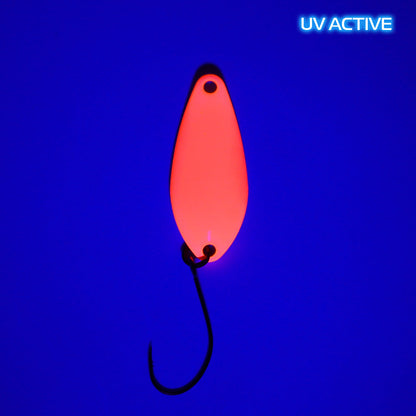 Fangenswert TAKT 2,5 g Löffel, Frontansicht mit UV-Belichtung, hochwertiges Angelzubehör in natürlicher Darstellung