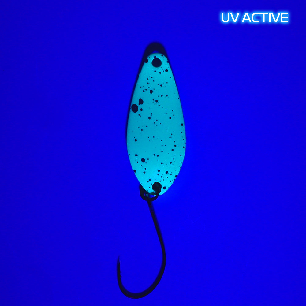 Fangenswert TAKT 2,5 g Löffel mit feinem Design, Ansicht von vorne, UV-Licht reflektierende Details sichtbar