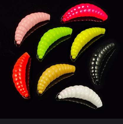 Soorex Pro Maggot 42mm gummiköder in vibrant colors, showcasing its lifelike design and textured surface for fishing.