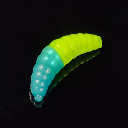 Soorex Pro Maggot 42mm Gummiköder in vibrant colors, showcasing realistic texture and design for fishing.